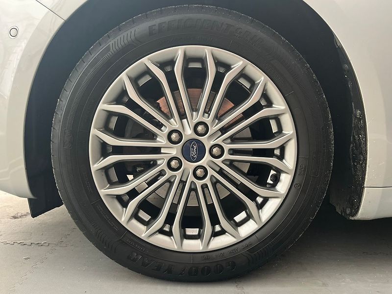 Ford Mondeo 2.0 EB Titanium manuál - fotka 39 z 69