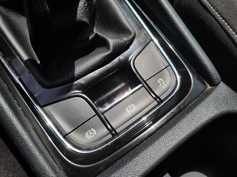 Škoda Karoq 2.0 TDi 110kW 4x4 AMBITION *ČR - fotka 24 z 47