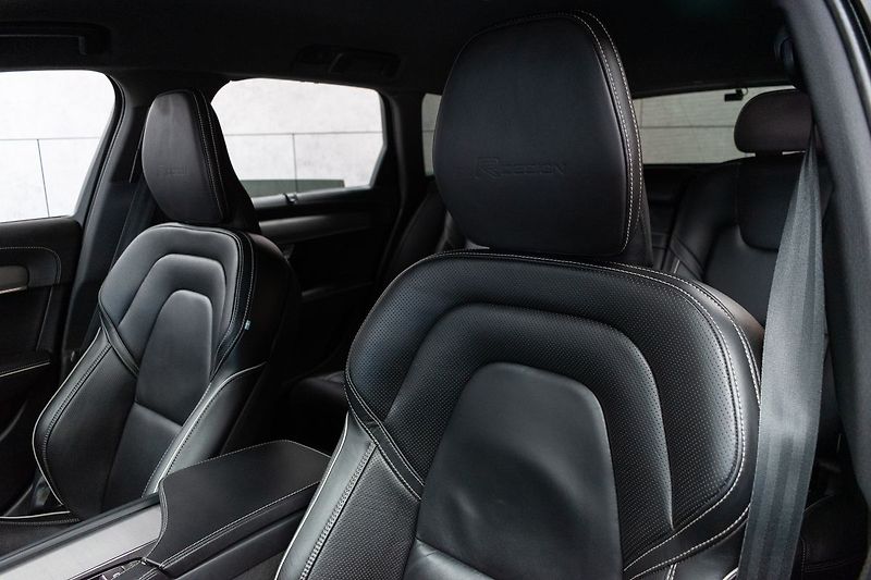 Volvo V90 D5 AWD R-DESIGN*HARMAN/KARDON* - fotka 19 z 42