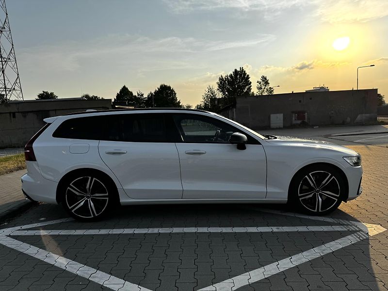 Volvo V60 (2019) Volvo V60 T5 R-Design | 184 kW - fotka 9 z 23