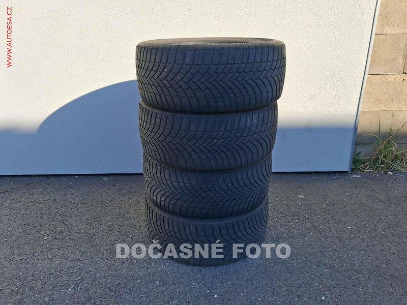 Volkswagen Golf (2019) 2.0 TSi, GTi, DSG, LED - fotka 20 z 20