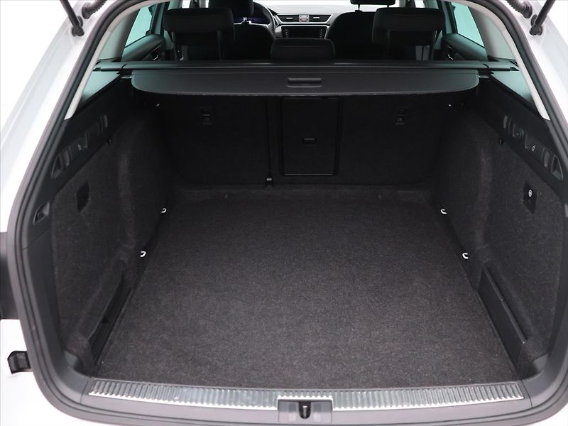 Škoda Superb 1,5 TSI 110kW Style DSG CZ DPH - fotka 10 z 33