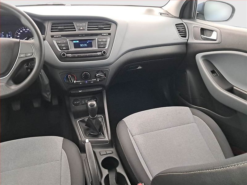 Hyundai i20 (2015) 1.2, Serv.kniha, Park. senzory - fotka 8 z 16