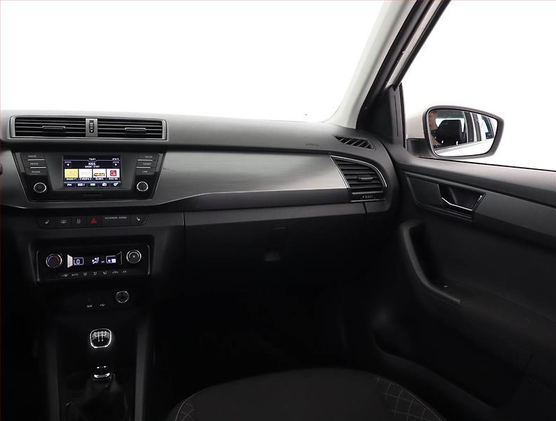 Škoda Fabia (2015) Style 1.4 TDI, nová STK - fotka 8 z 22