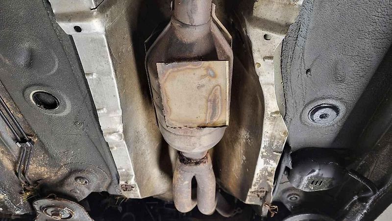 Policisté na autě našli celkem 21 závad, řidiče to stálo zákaz další jízdy, šest bodů a pokutu.