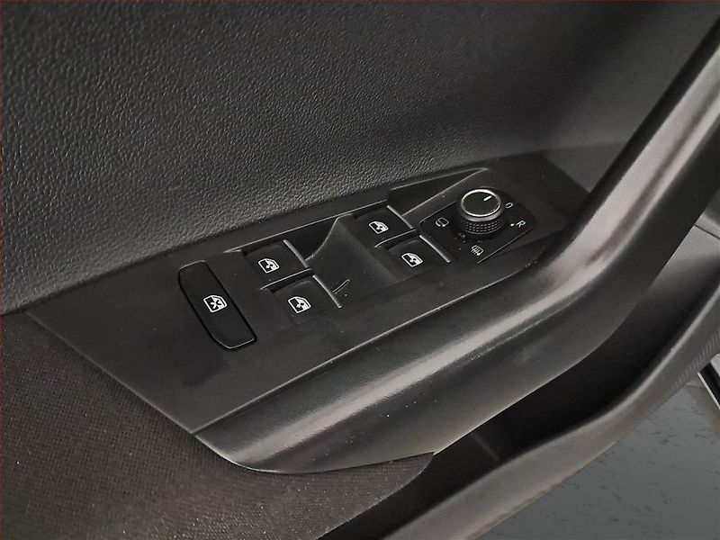 Volkswagen Taigo (2023) R-Line 1.5 TSI - fotka 15 z 19