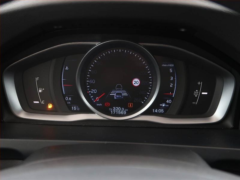 Volvo S60 (2014) D4 Polestar, Xenony, Tempomat - fotka 11 z 19