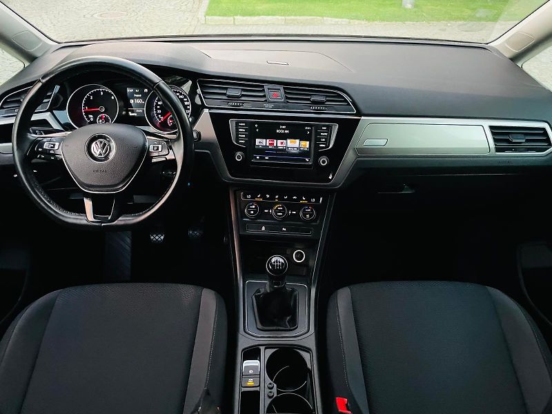 Volkswagen Touran 1.6TDI MAN 7MÍST LED SERVISKA - fotka 24 z 45