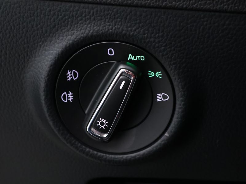 Škoda Superb 2,0 TDI 110kW Style CZ - fotka 15 z 39