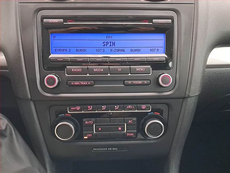Volkswagen Golf (2011) 1.2 TSI, po STK, jezdí výborně - fotka 12 z 15