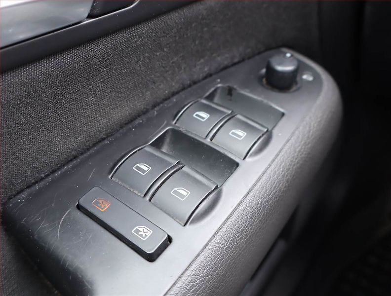 Audi A4 (2005) 2.0 TDI, Automat, Xenony - fotka 15 z 15