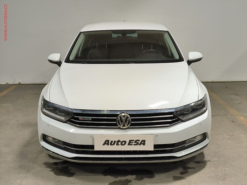 Volkswagen Passat (2015) 2.0 TDi, ČR, Highline, DSG - fotka 2 z 17