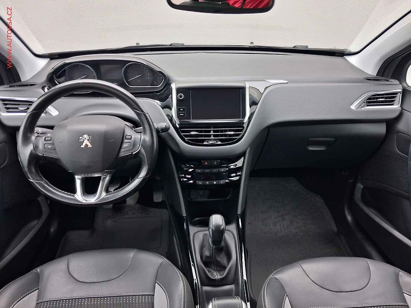 Peugeot 2008 (2018) 1.2 PT, ČR, Allure, park. - fotka 8 z 20