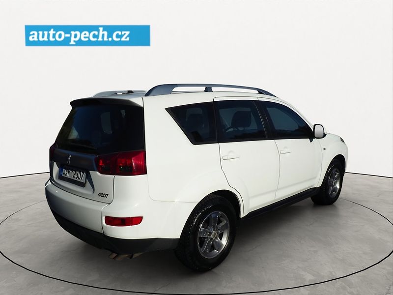 Peugeot 4007 (2010) 2.2 HDI, 115 kW, 4x4, 7 míst - fotka 4 z 39