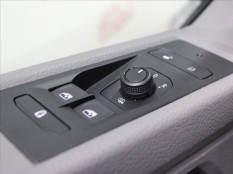 Volkswagen Caravelle 2,0 TDI 110kW DSG Comfortline - fotka 17 z 32