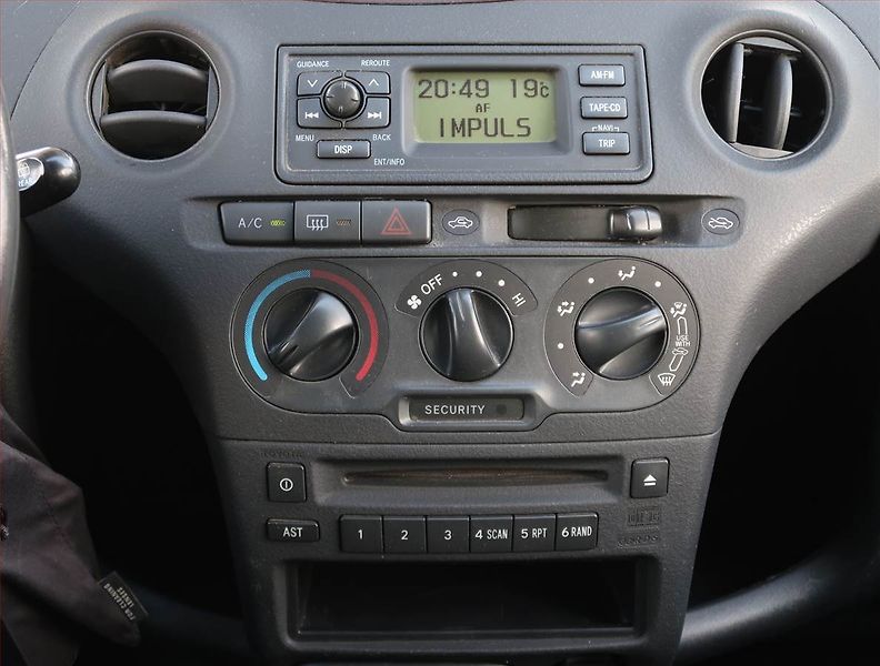 Toyota Yaris (2006) 1.0 VVT-i, po STK, dobrý stav - fotka 12 z 14