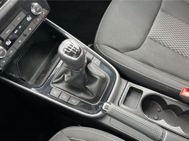 Škoda Fabia 1.0TSI 85kW TOP SELECTION - fotka 19 z 27