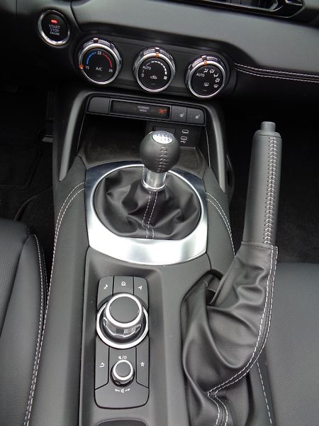 Mazda MX-5 1,5 132PS,Exc-line, PL.STŘECHA - fotka 29 z 36