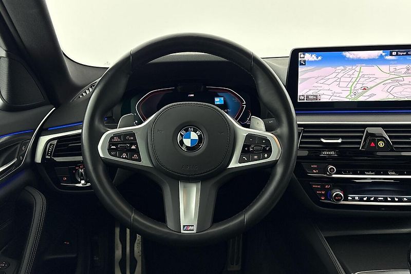 BMW Řada 5 530d xDrive - fotka 8 z 17