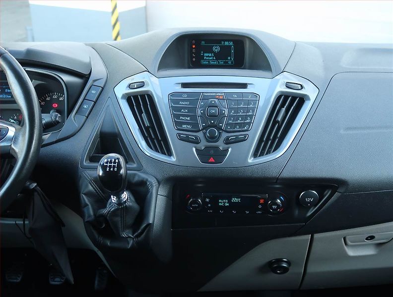 Ford Tourneo Custom (2015) Titanium 2.2 TDCi, ČR - fotka 12 z 25