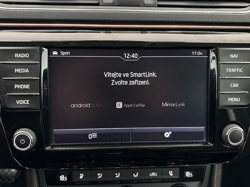 Škoda Superb Laurin & Klement 4x4 DSG - fotka 24 z 32