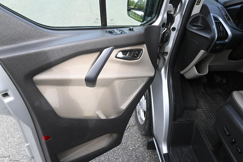 Ford Tourneo Custom (2015) - fotka 11 z 20