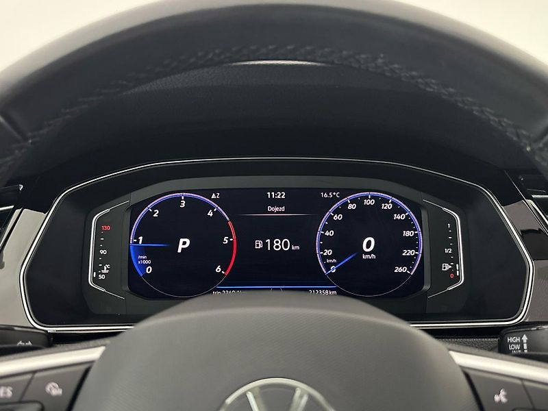 Volkswagen Passat Elegance DSG - fotka 11 z 30