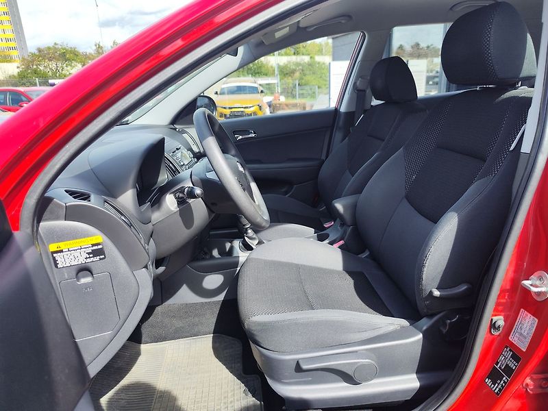 Hyundai i30 1.6 CVVT/92kW Made in Czech - fotka 14 z 24