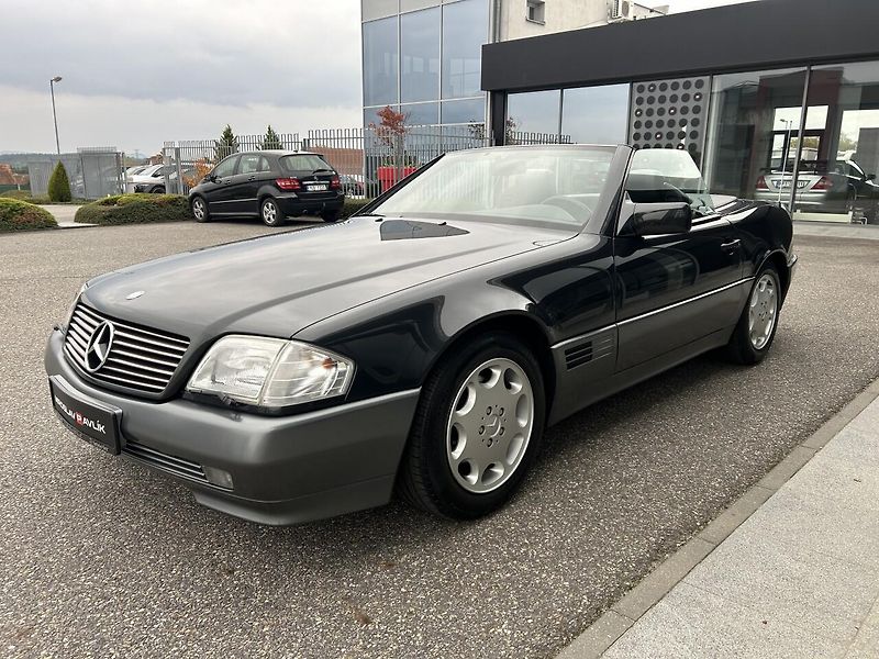 Mercedes-Benz SL 500 - fotka 13 z 30