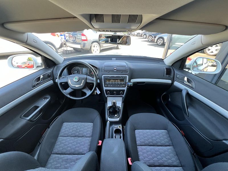 Škoda Octavia 1.6TDi 77kw TEMPOMAT ALU ČR  - fotka 16 z 35