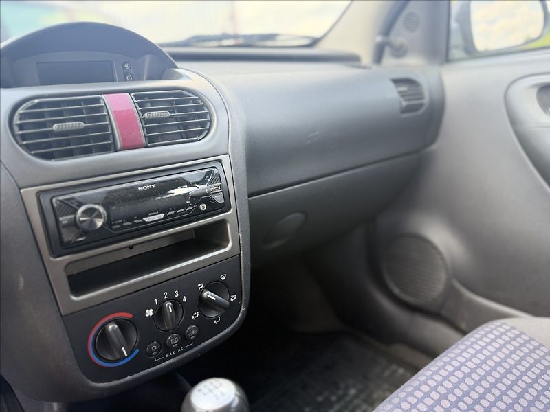Opel Corsa 1,2 i KLIMA, PO STK - fotka 11 z 22