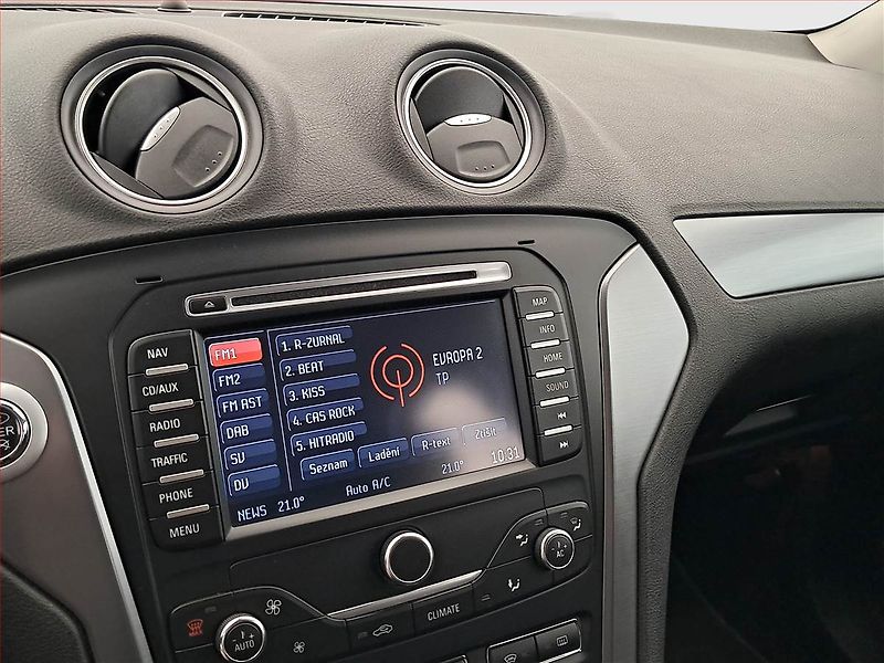 Ford Mondeo (2014) Titanium 2.0 TDCi, Navi - fotka 12 z 18