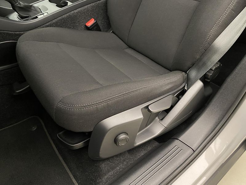 Volvo XC40 T2 ESSENTIAL  - fotka 24 z 37