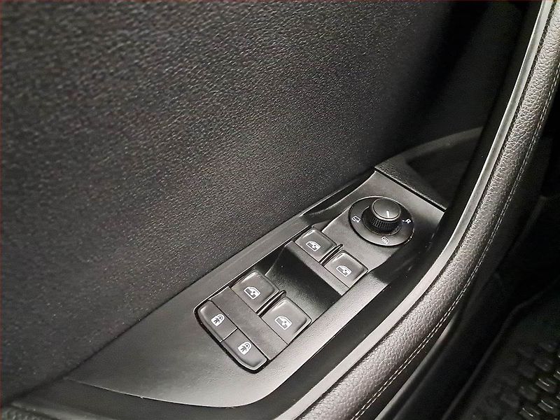 Škoda Superb (2022) 2.0 TDI, Automat, Kůže, Navi - fotka 18 z 20
