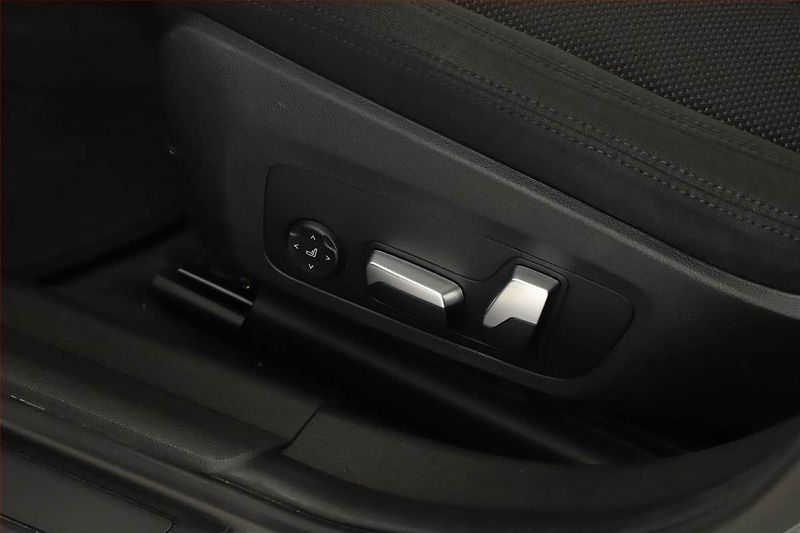 BMW Řada 3 (2019) 330 e - fotka 16 z 19