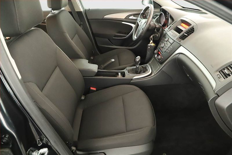 Opel Insignia (2010) 1.8, Tempomat, Park. senzory - fotka 7 z 14