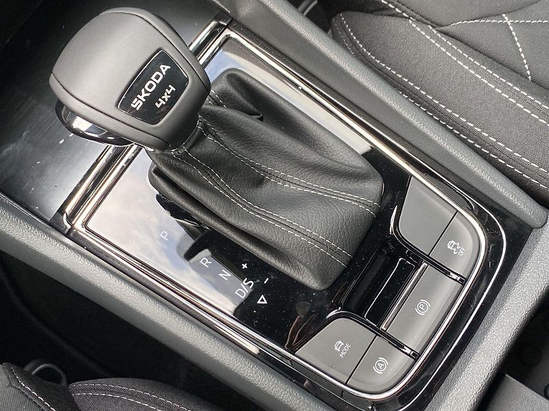 Škoda Karoq (2026) 2.0 TDI 4x4 DSG SportLine - fotka 19 z 38