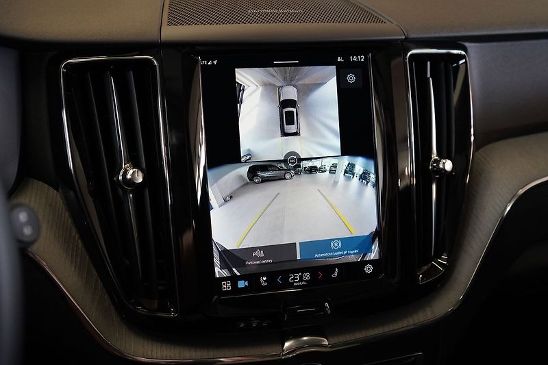Volvo XC60 B5 AWD Plus Dark, Ventilace - fotka 25 z 46