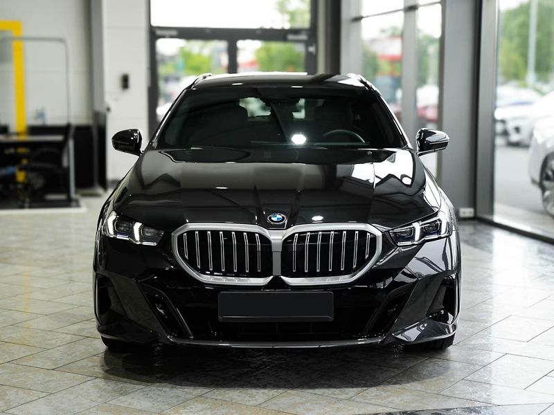 BMW Řada 5 520d xDrive M-Sport DrivAs+ HK - fotka 2 z 22