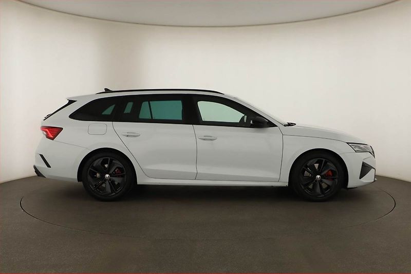 Škoda Octavia (2025) RS 2.0 TSI, RS, Navigace - fotka 6 z 21