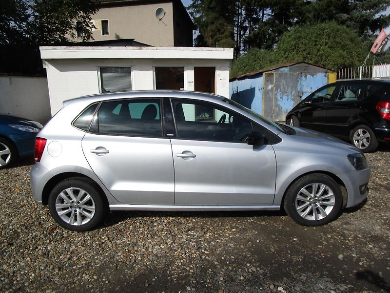 Volkswagen Polo (2011) 1,2TSI-77KW-NOVÁ STK+OLEJ - fotka 5 z 15
