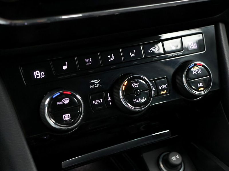 Škoda Superb 2,0 TDI 110kW CZ Style DSG - fotka 29 z 41