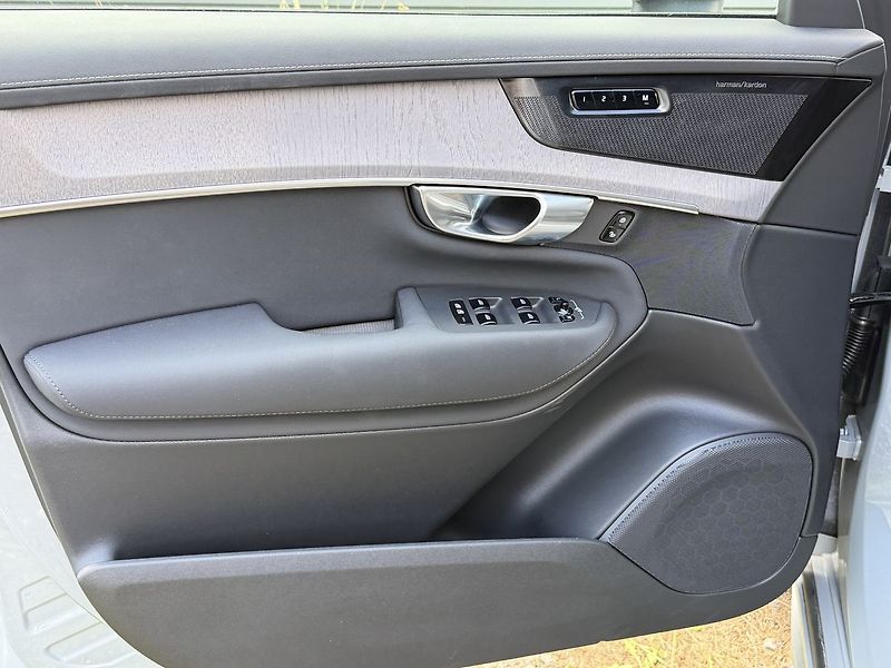 Volvo XC90 PLUS B5, 360°, VZDUCH - fotka 8 z 24