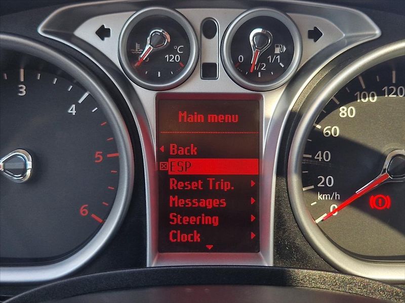 Ford Focus 1,6 TDCi NOVÉ TURBO+OLEJ TAŽNÉ - fotka 21 z 37