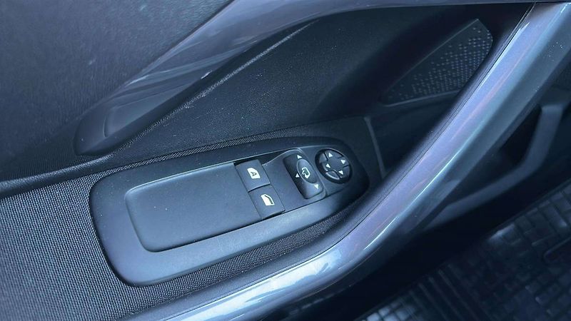 Peugeot 2008 Active 1,2 PureTech 61kW MT5/7 - fotka 16 z 23