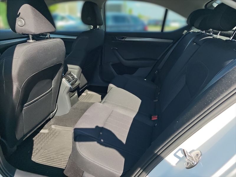 Škoda Superb 2,0 TDI 147 Style DSG - fotka 7 z 11