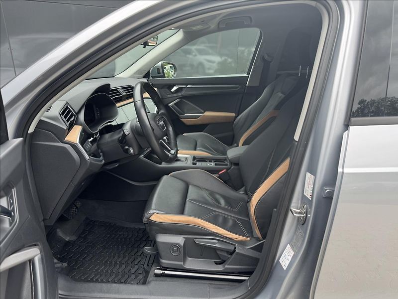 Audi Q3 2,0 40TDI quattro S tronic DPH - fotka 11 z 29