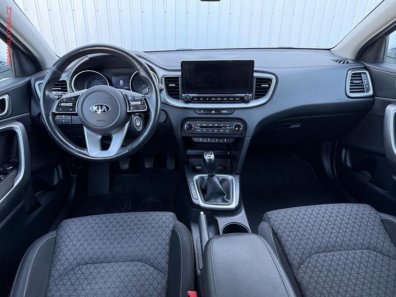 Kia Ceed (2019) 1.6 CRDi, 1.maj,ČR, Exclusive - fotka 8 z 18