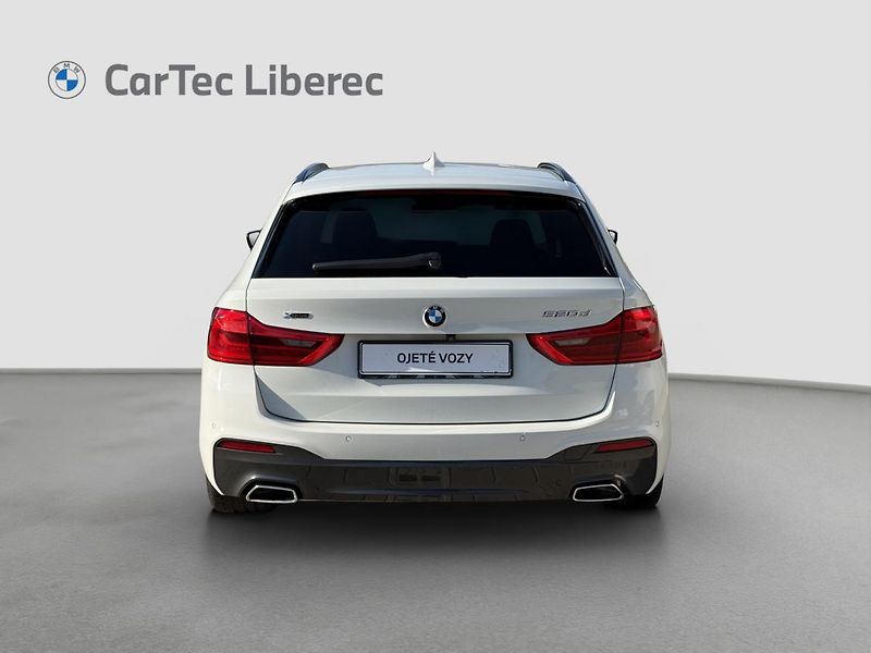 BMW Řada 5 520d xDrive Touring - fotka 16 z 18