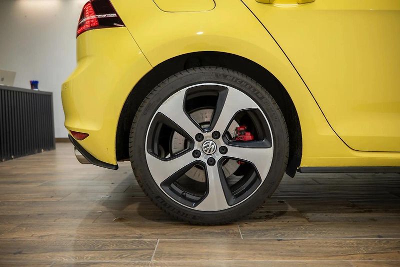 Volkswagen Golf GTI Performance 2.0 169 kW - fotka 35 z 36